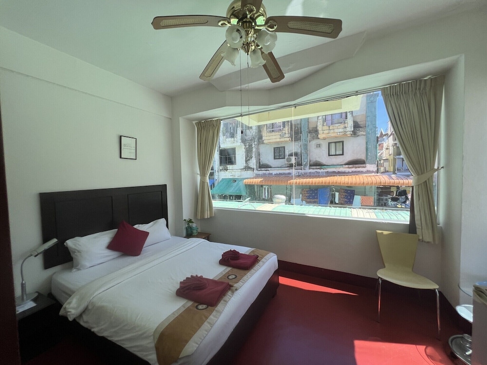 Aquarius Gay Guesthouse & Sauna