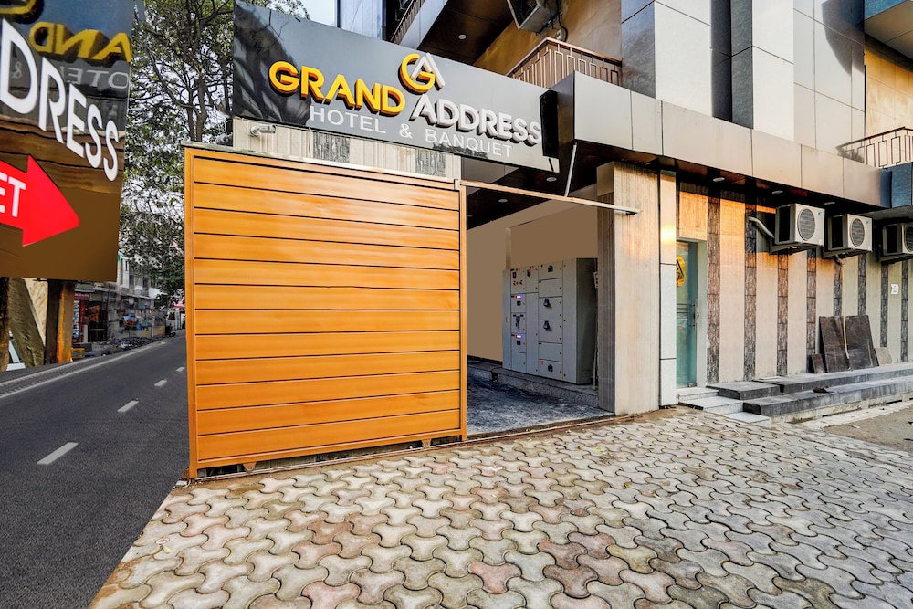 Hotel Grand Address