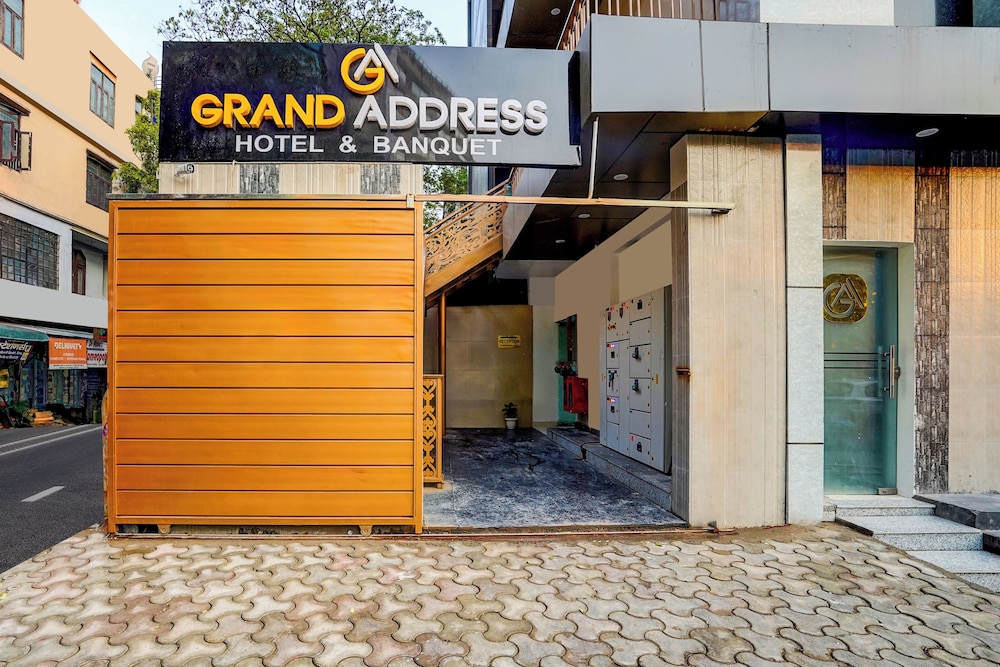 Hotel Grand Address