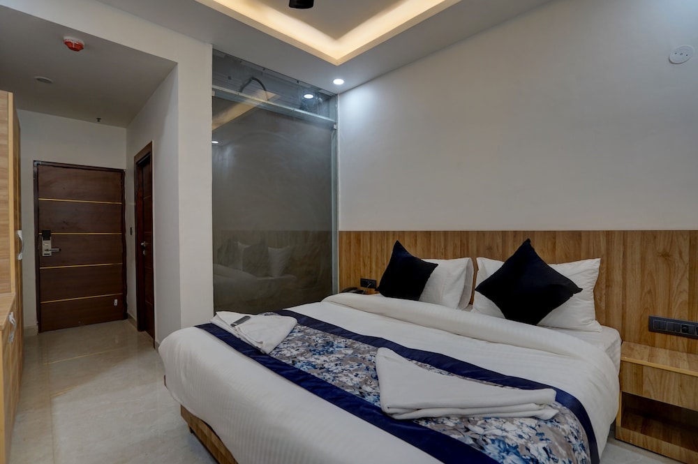 Hotel Grand Address