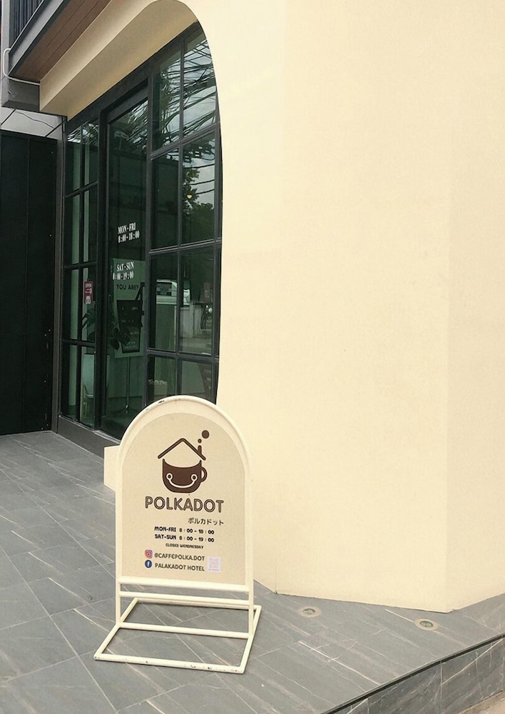 Polkadot Cafe&Hotel
