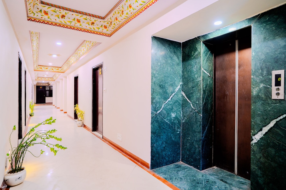 Hotel Polovictory Palace