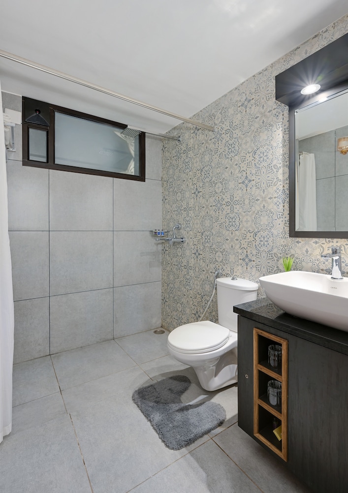 Swaroop Vilas - Lake Facing Boutique Hotel