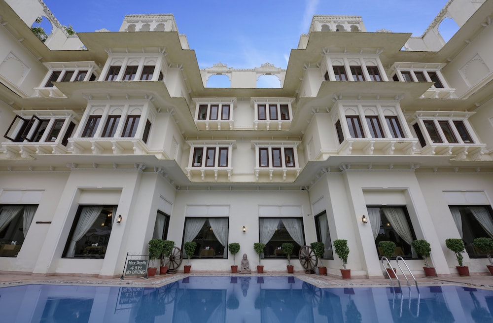 Swaroop Vilas - Lake Facing Boutique Hotel