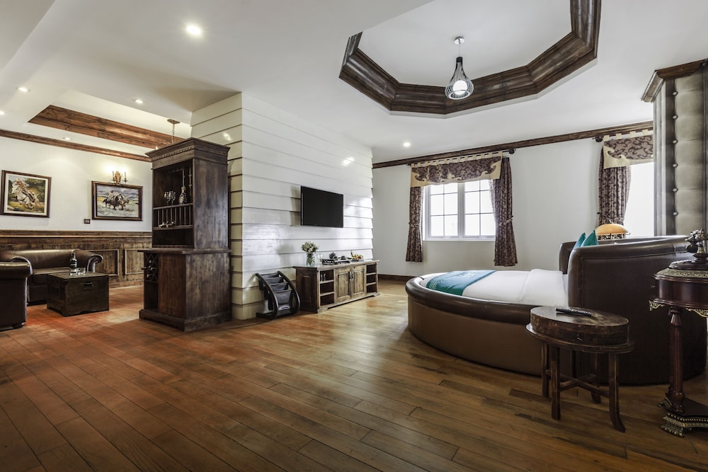 IBIZA Riverfront Da Nang Hotel