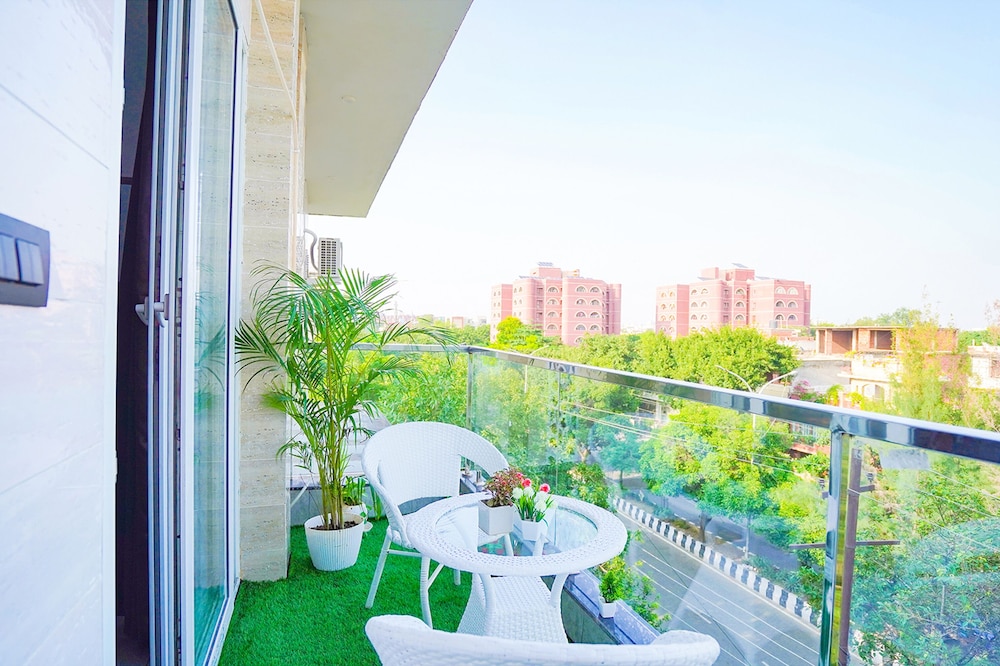 FabHotel Sunrise Noida Sector 56