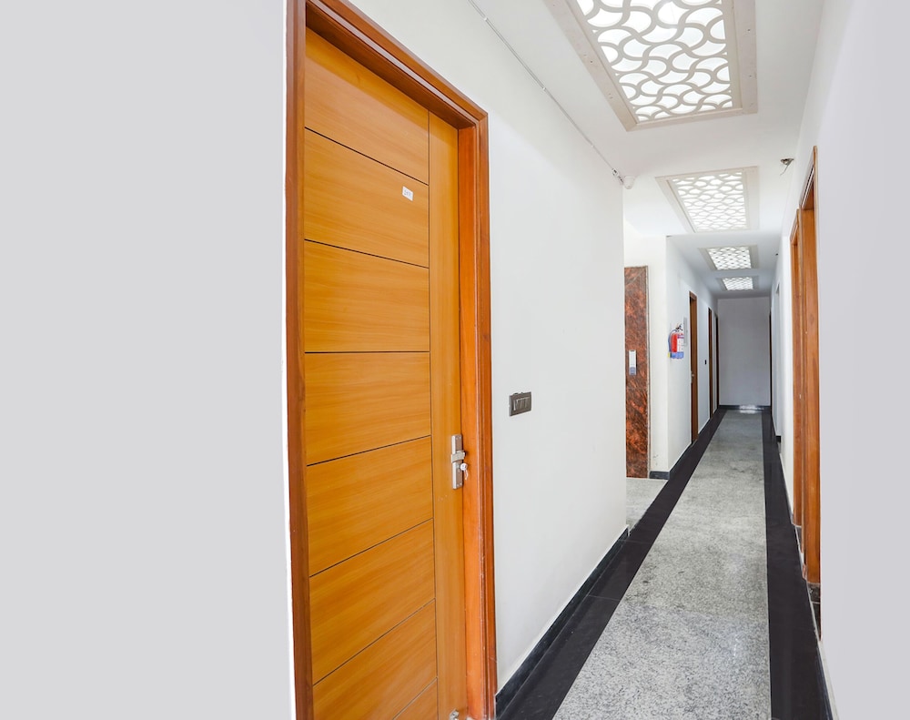 FabHotel Sunrise Noida Sector 56