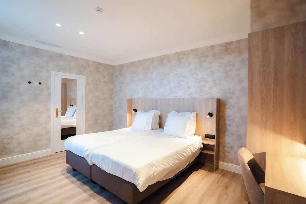 Golden Tree Hotel
