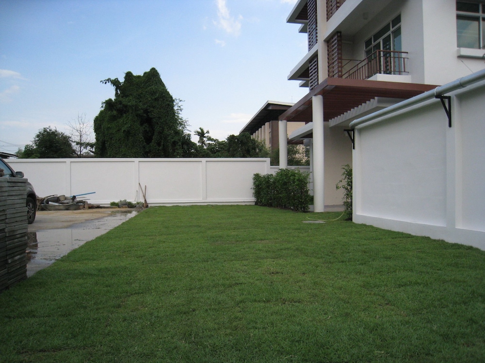 The Meet Green Apartment