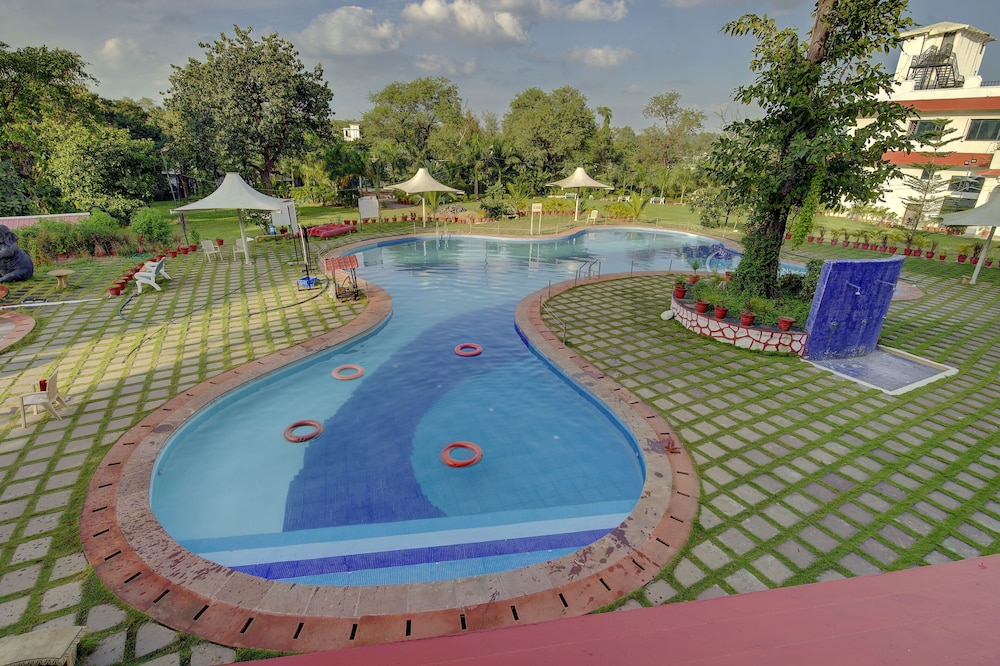 Khanvel Resort