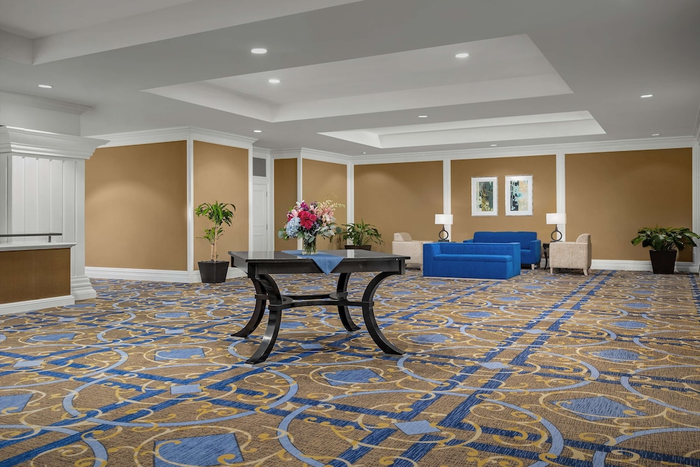 DoubleTree by Hilton Chicago O'Hare Airport - Rosemont