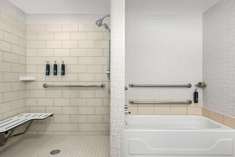 DoubleTree by Hilton Chicago O'Hare Airport - Rosemont
