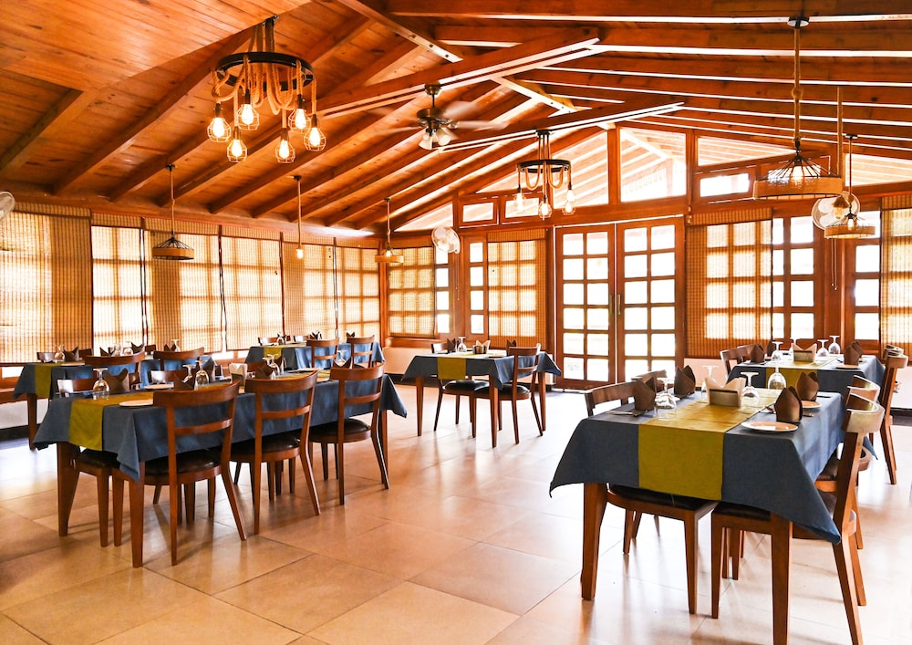 Foxoso Misty Oaks Resort