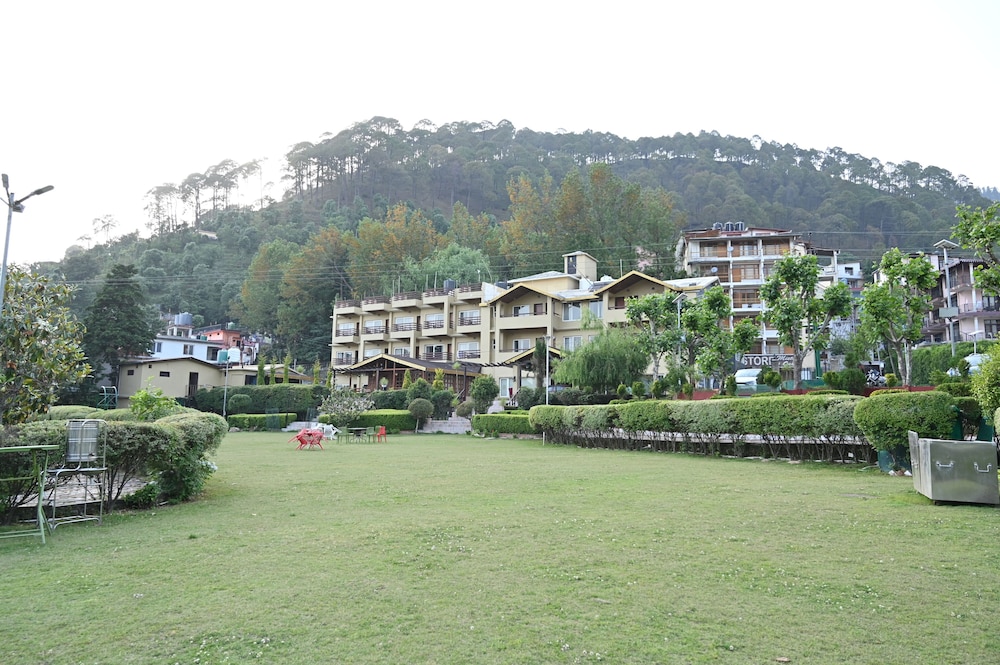 Foxoso Misty Oaks Resort