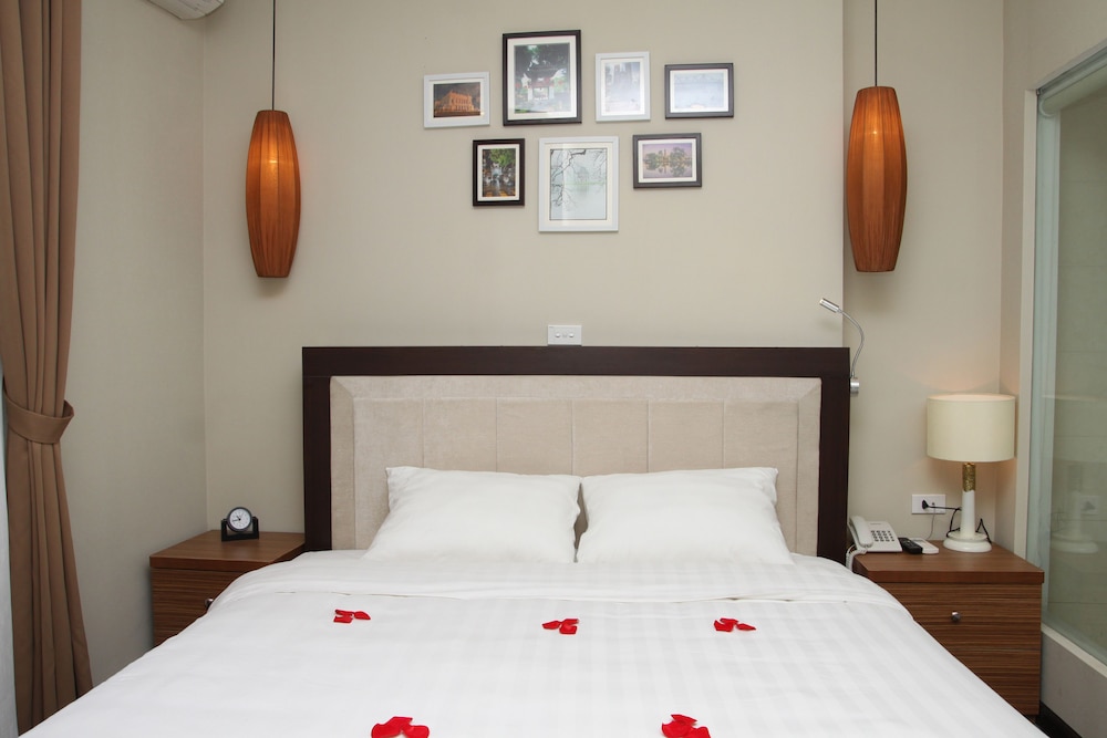 Golden Moon Suite Hotel