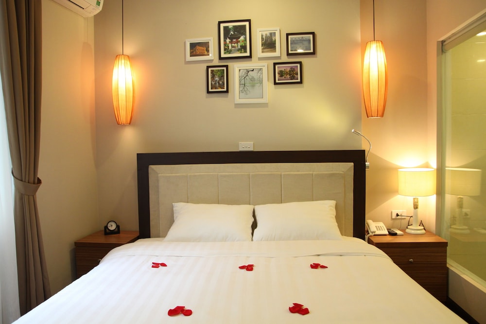 Golden Moon Suite Hotel
