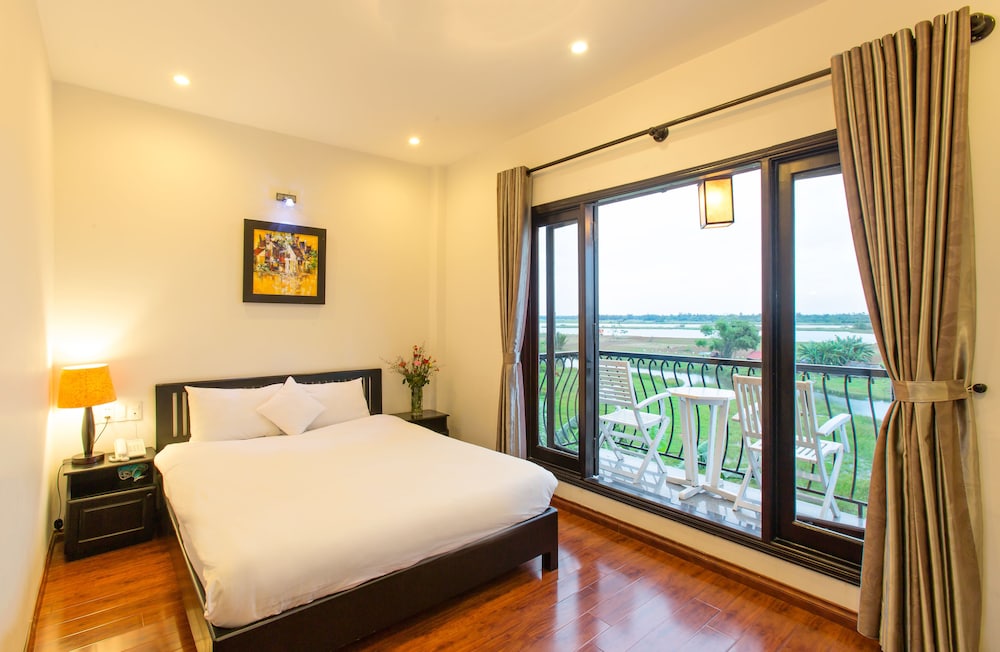 Riverside Impression Homestay Villa