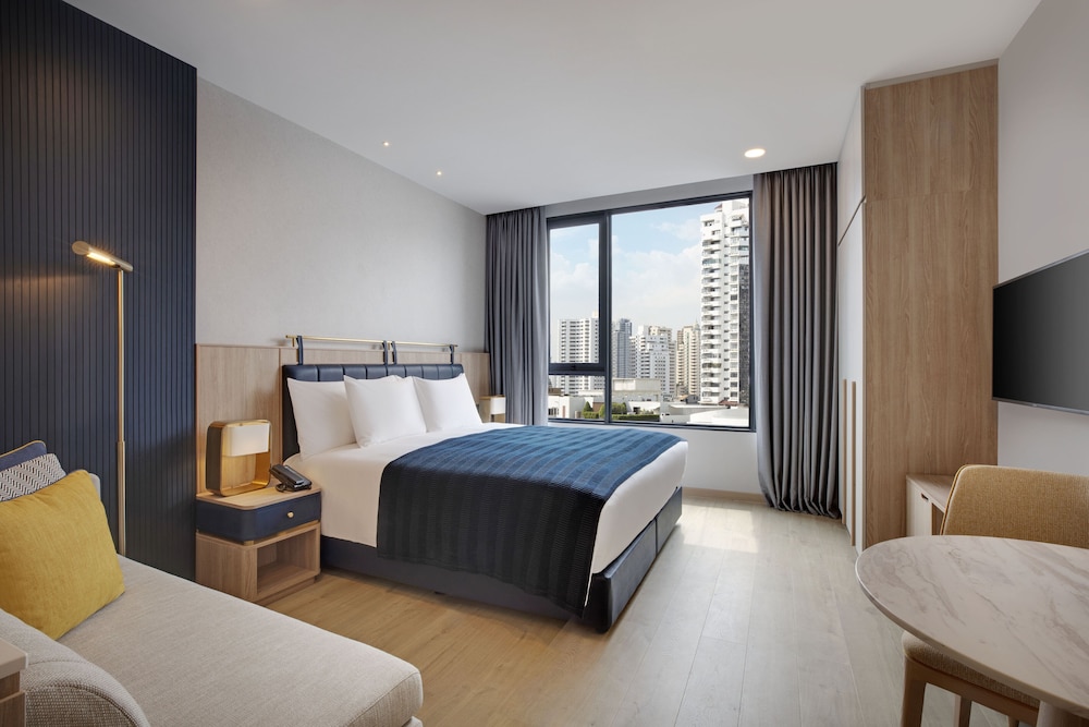 Staybridge Suites Bangkok Thonglor by IHG
