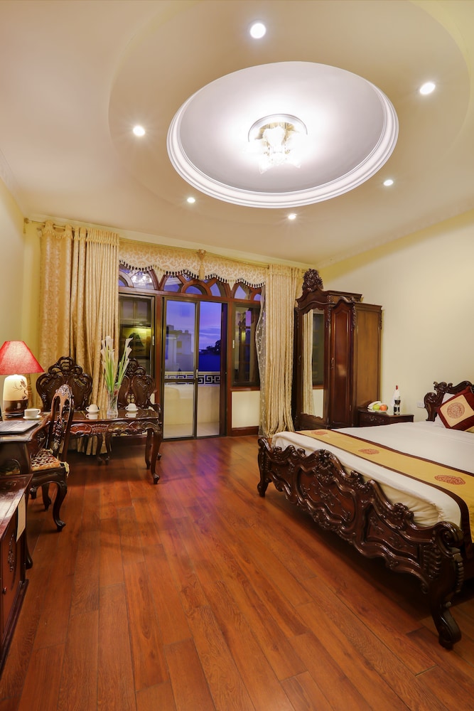 Hanoi Little Town Hotel