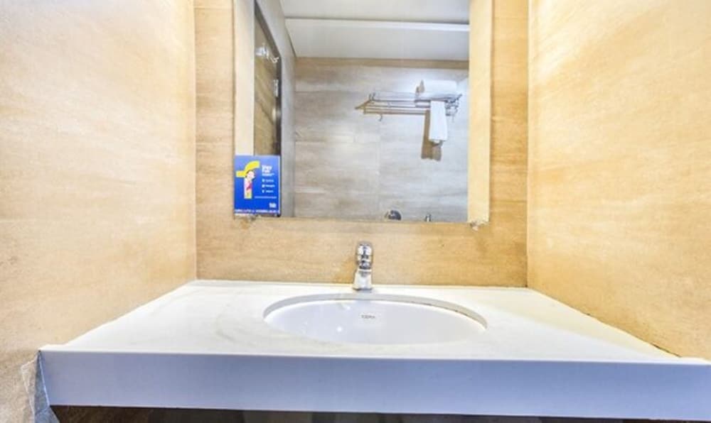 Fabhotel Le Western Andheri