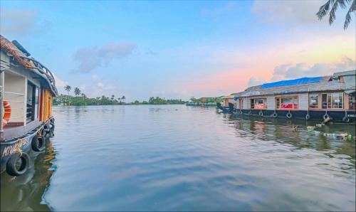 Lake Gardens resorts