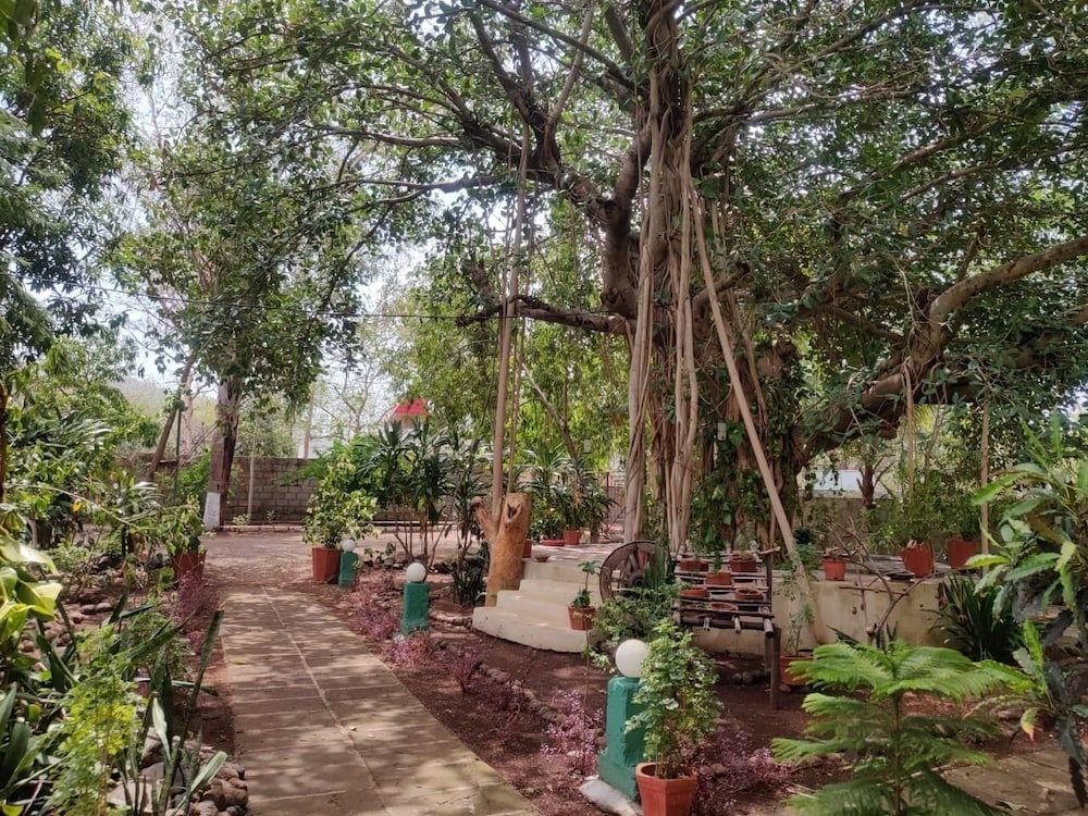 1 Br Boutique Stay In Bambohod Check Post Sasan Gir By Guesthouser
