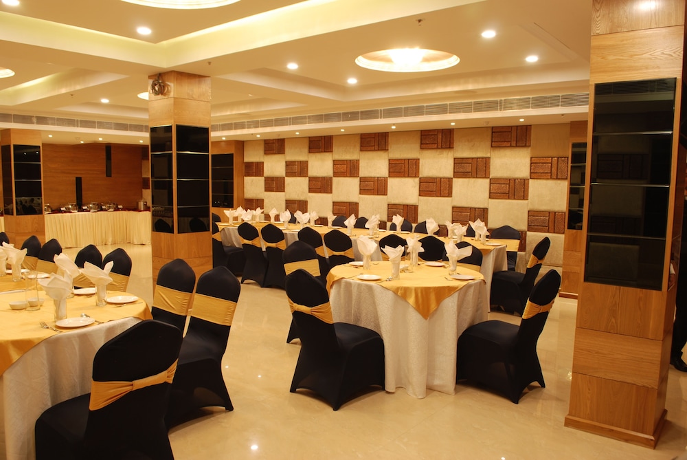 Glades Hotel Mohali - Chandigarh