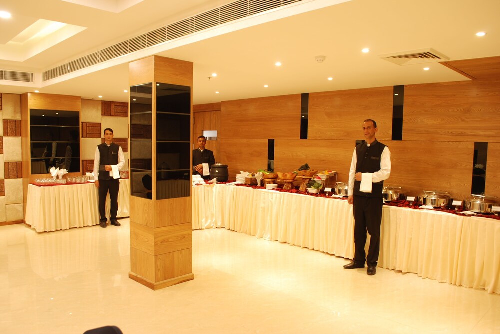 Glades Hotel Mohali - Chandigarh
