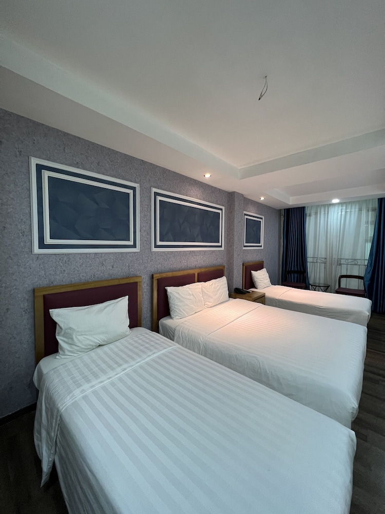 Hanoi Holiday Diamond Hotel