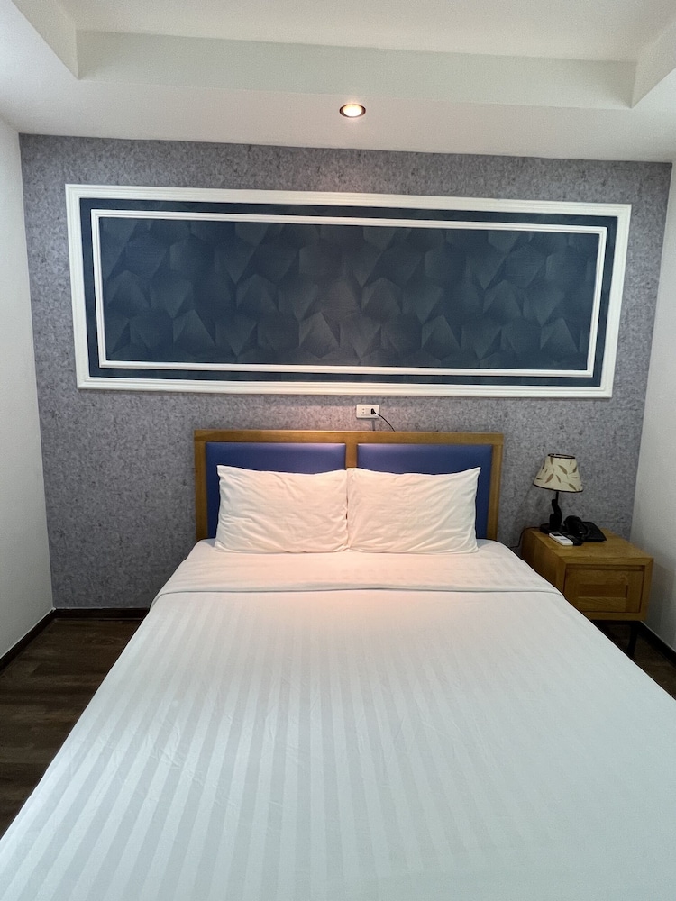 Hanoi Holiday Diamond Hotel