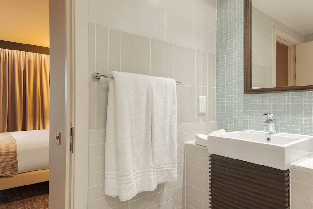 Staybridge Suites London Heathrow - Bath Road by IHG