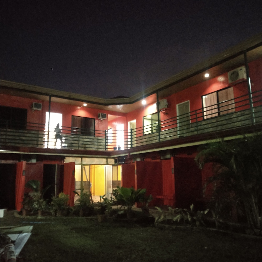 Max Travellers Inn by RedDoorz