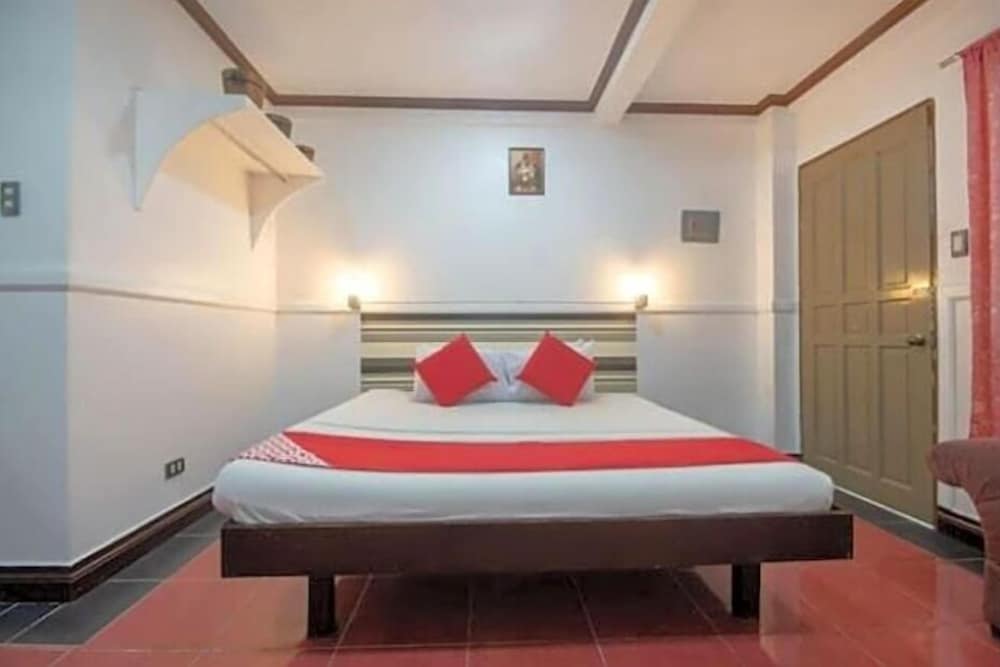 Max Travellers Inn by RedDoorz