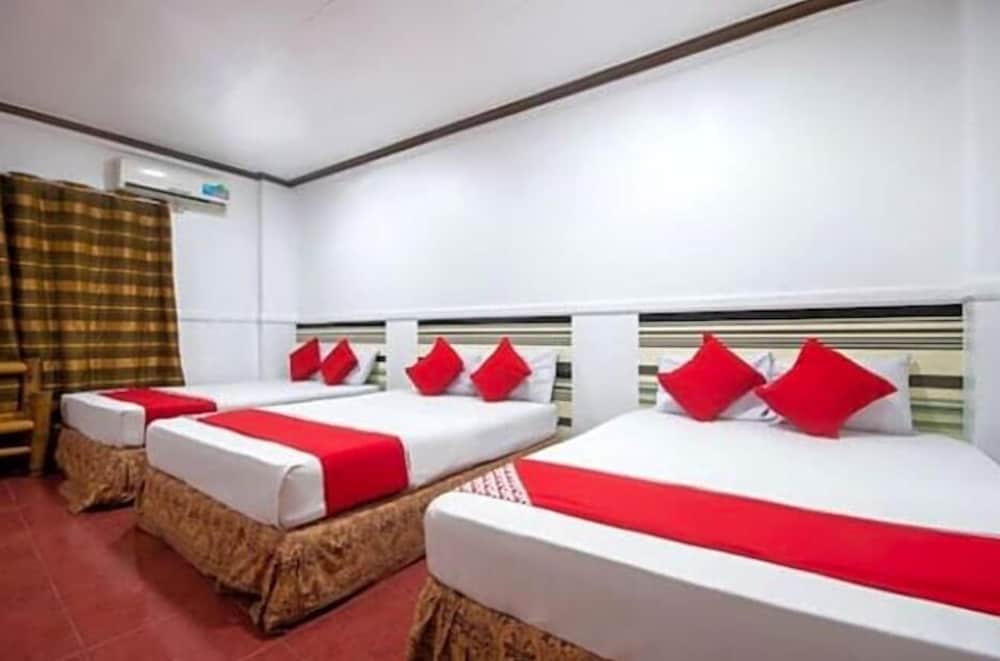 Max Travellers Inn by RedDoorz