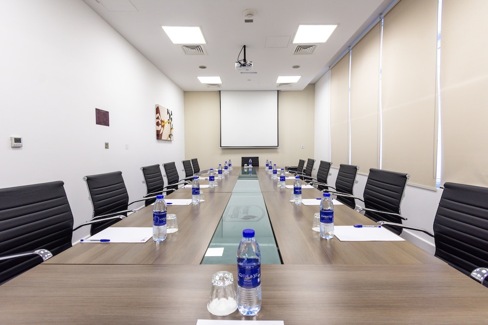 Premier Inn Abu Dhabi Airport (Business Park)