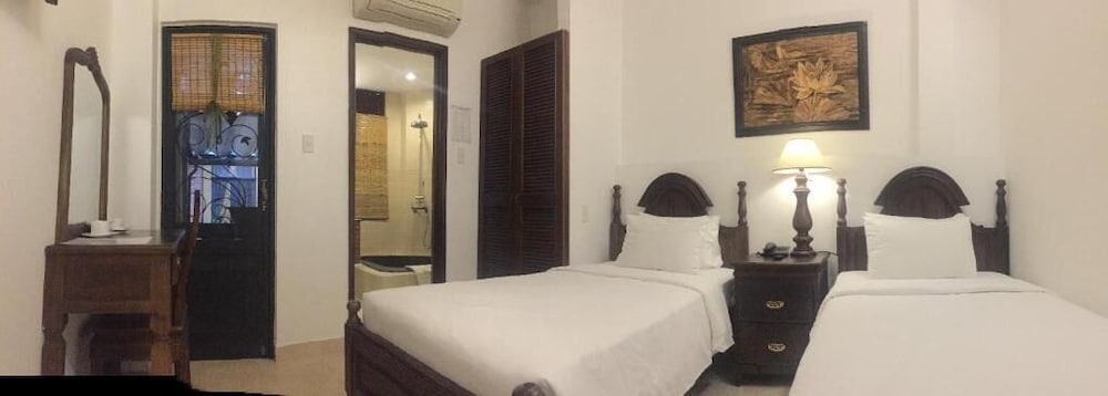 Halo Hotel
