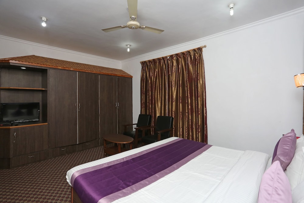 OYO Rooms 032 Near Four Seasons Resort