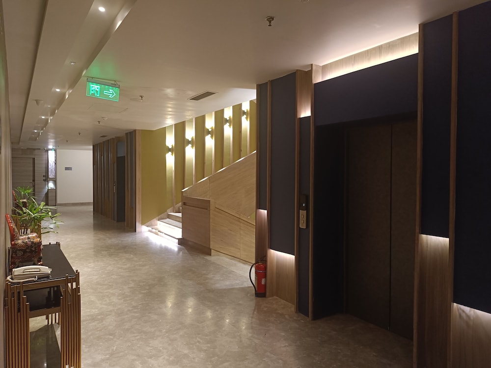 Udman Greater Noida By Ferns N Petals