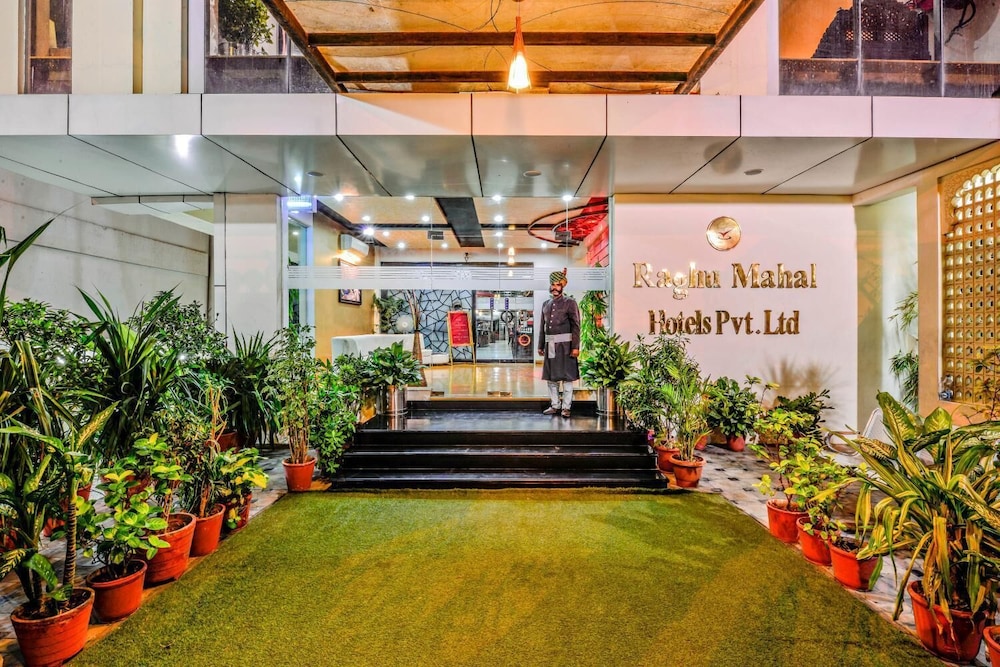 Raghu Mahal Hotel