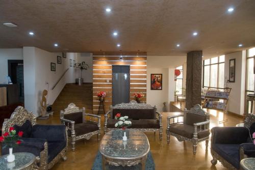 Raghu Mahal Hotel
