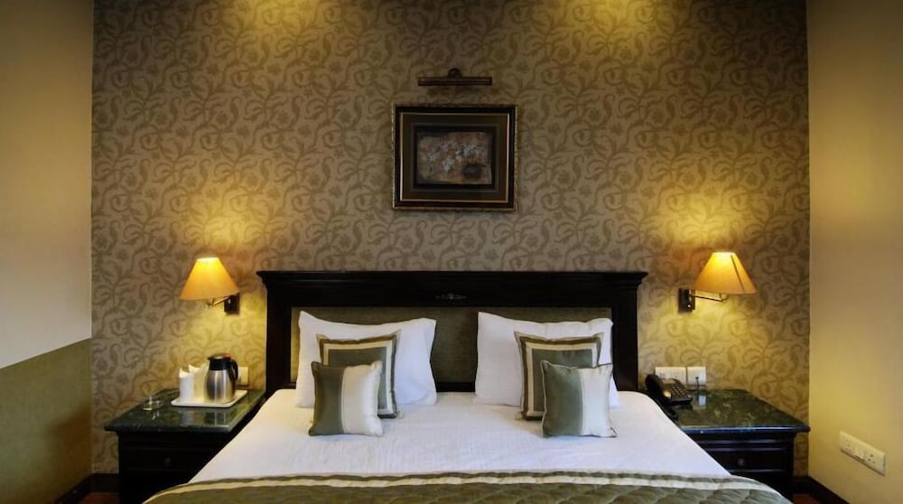 Hotel Diplomat Residency