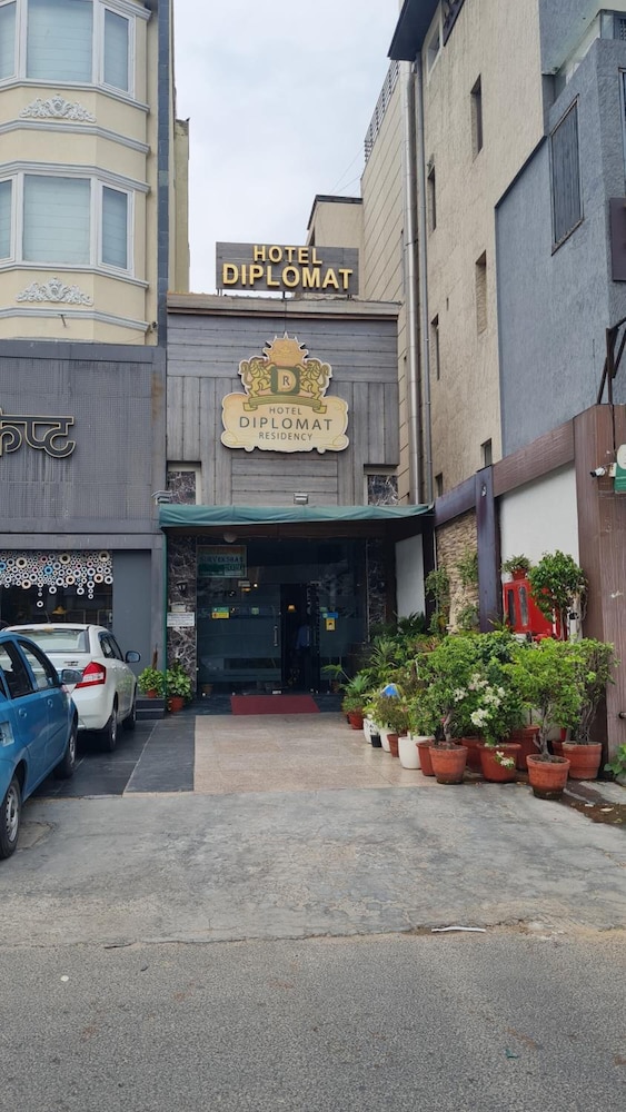 Hotel Diplomat Residency