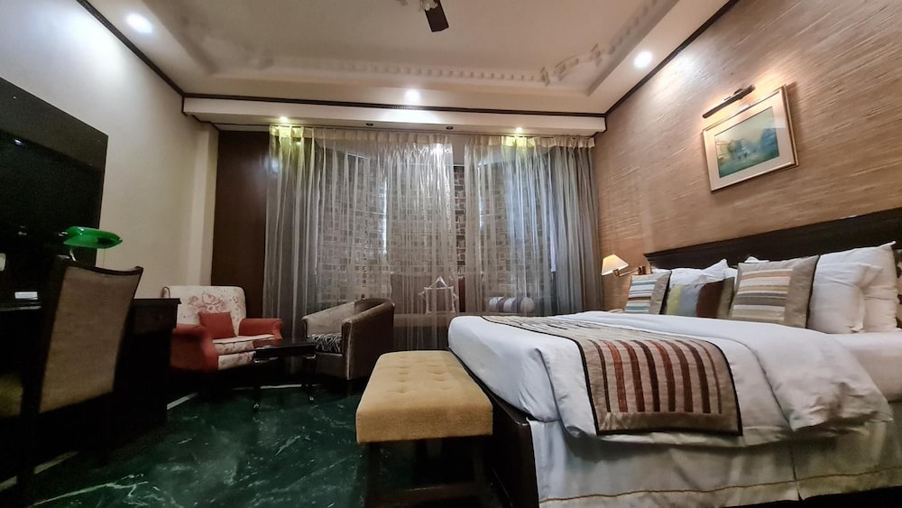 Hotel Diplomat Residency