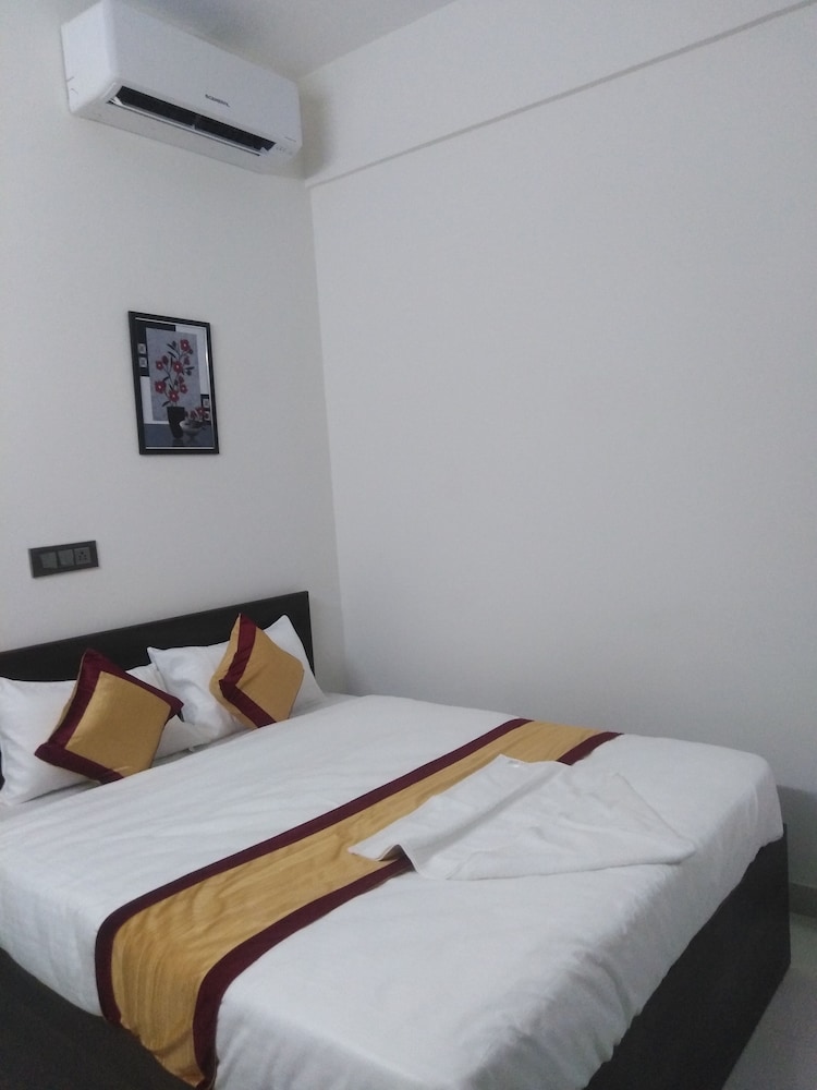 J K Inn Hotel - Urban Express