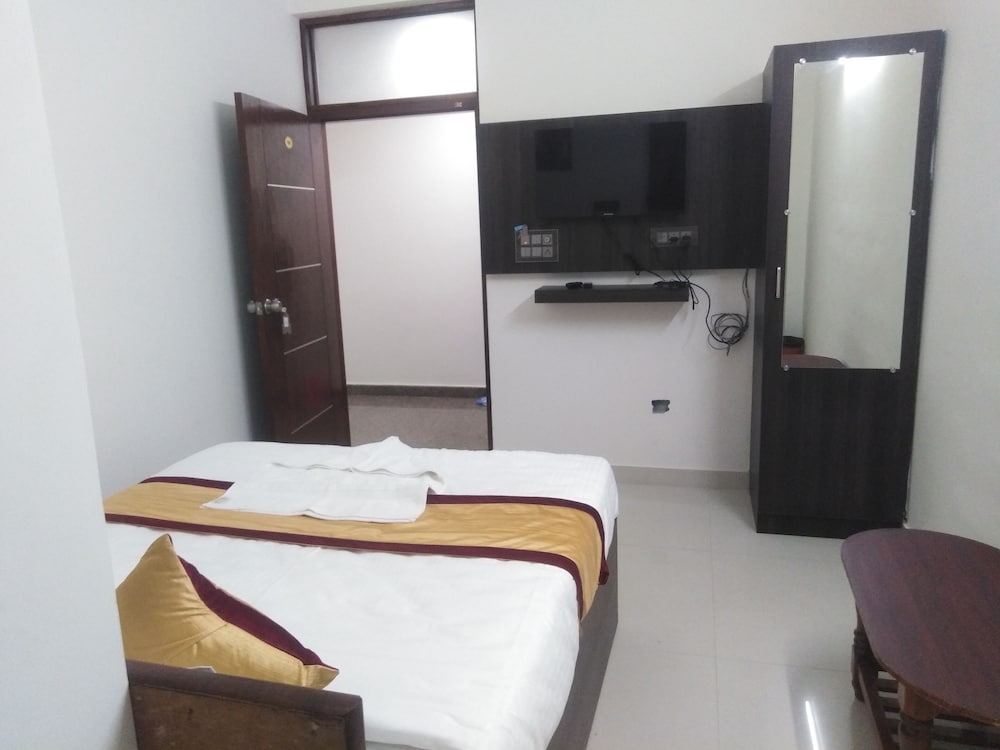 J K Inn Hotel - Urban Express
