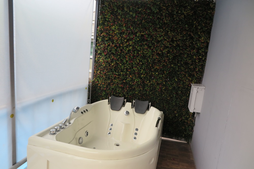 V20boutique Jacuzzi Hotel