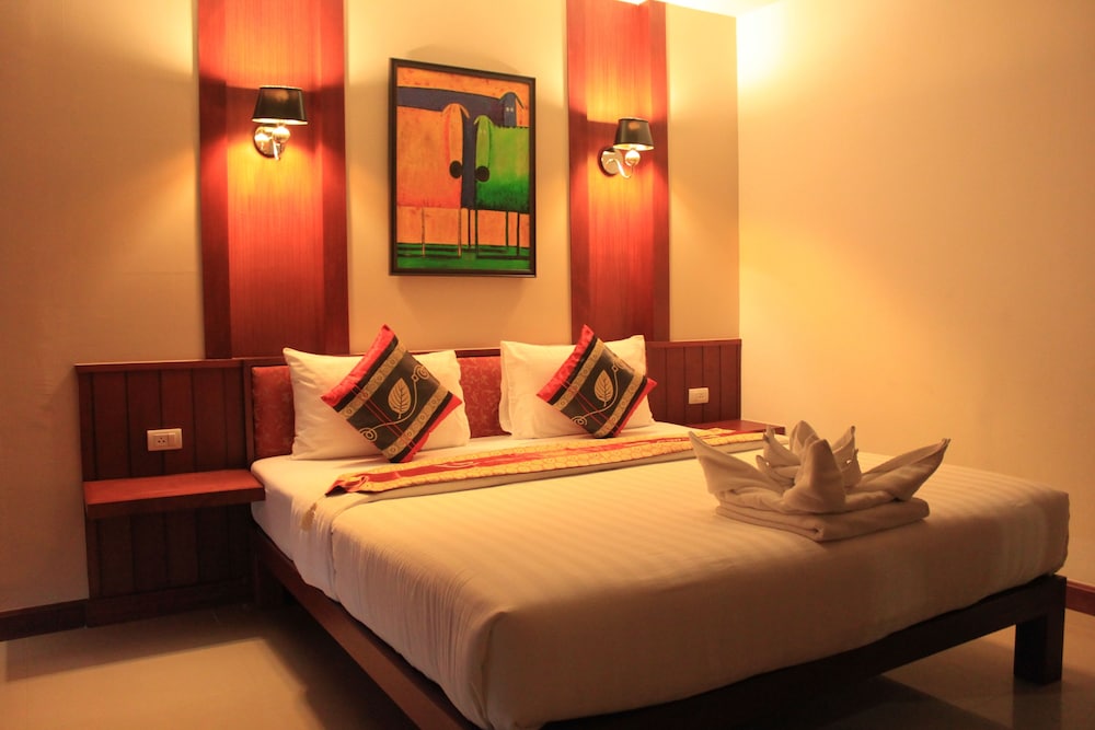 Patong Hemingway's Hotel