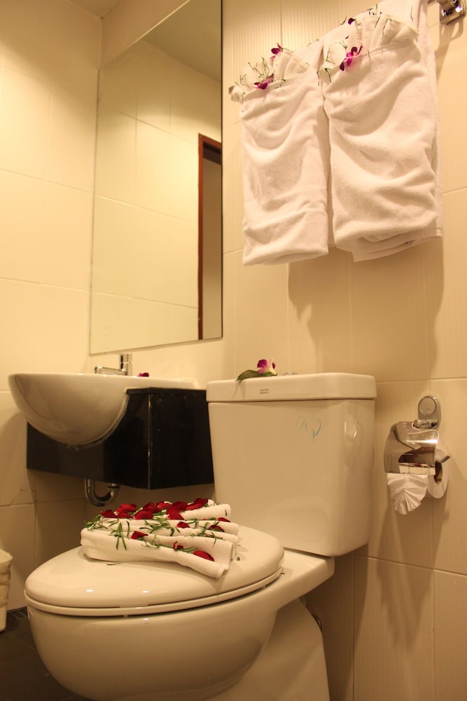 Patong Hemingway's Hotel