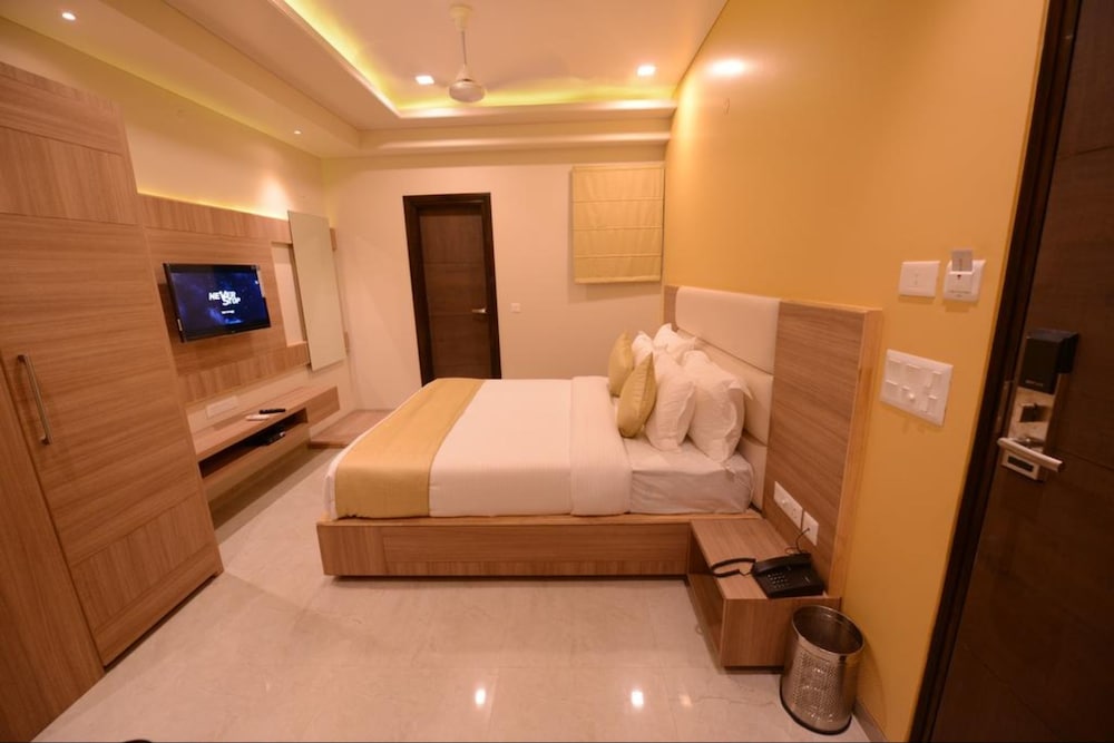 Hotel Silver Pride Near Jaipur Airport
