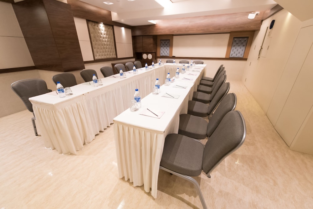 Hotel Le Grande - Mumbai International Airport